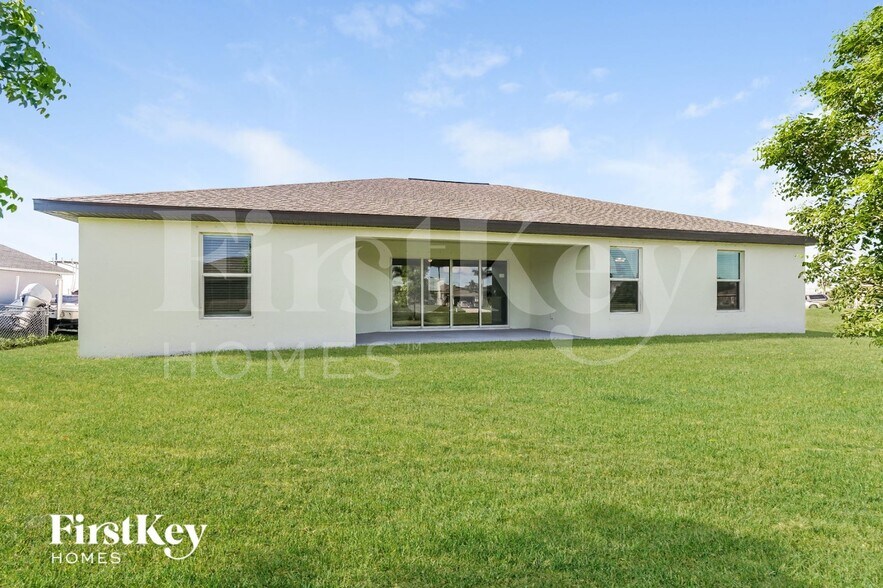 Building Photo - 23 NW 27th Ln