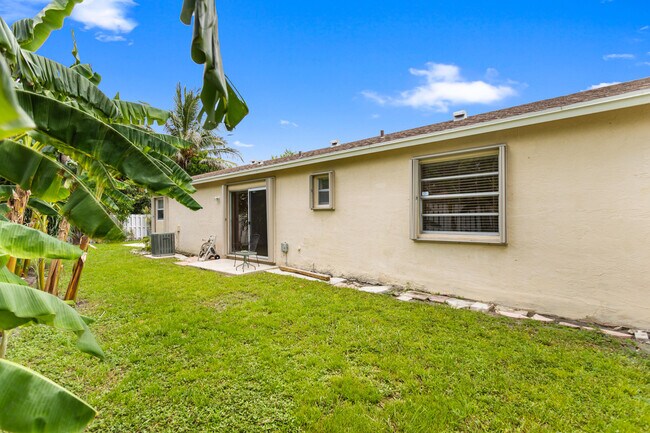 Building Photo - 13945 Langley Pl