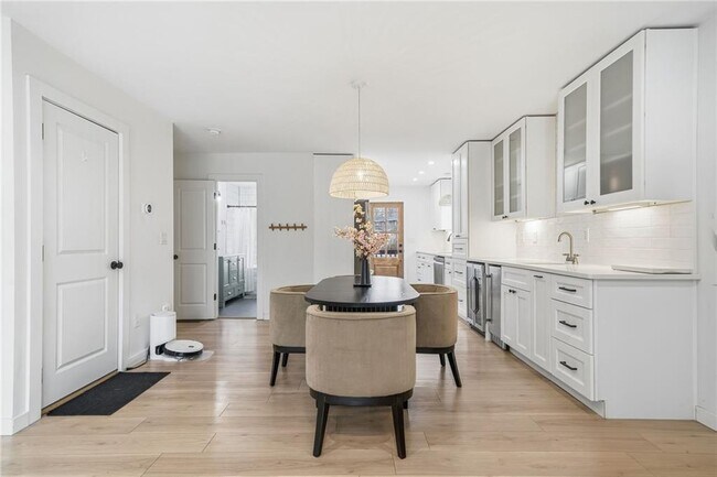 Building Photo - 2130 Cove Trail