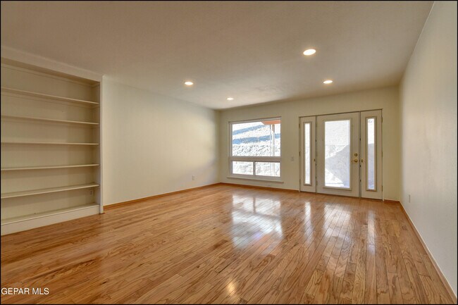 Building Photo - 3609 Okeefe Dr