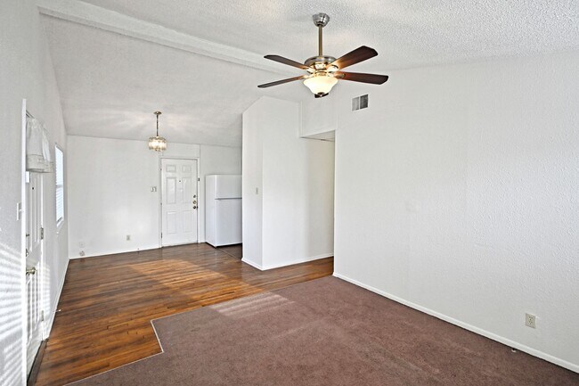 Building Photo - 633 S Academy Ave