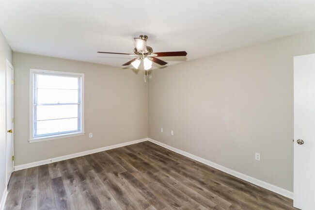 Building Photo - 6505 Deermont Dr
