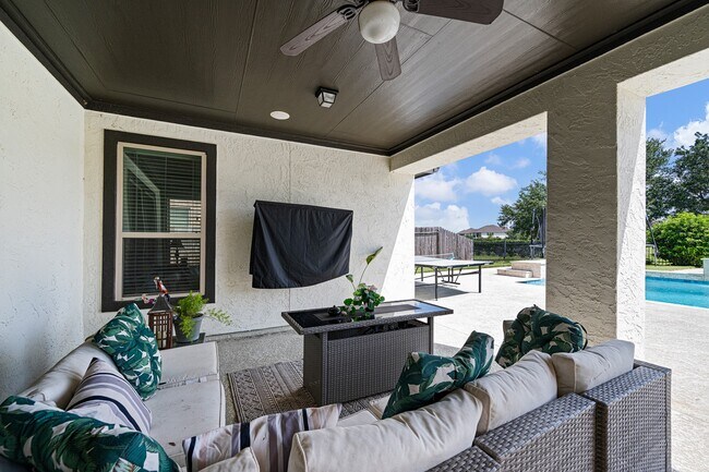 Building Photo - 4627 Miramar Dr