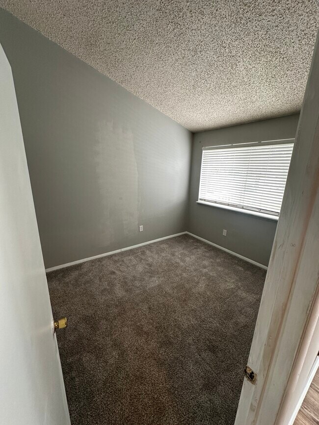 Building Photo - 105 View Ct