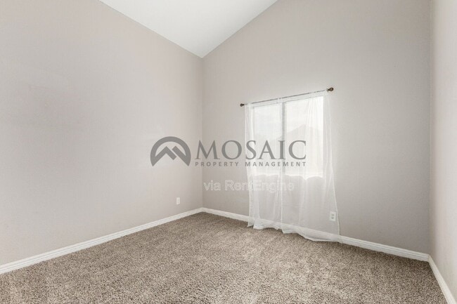 Building Photo - 634 E Century Ave