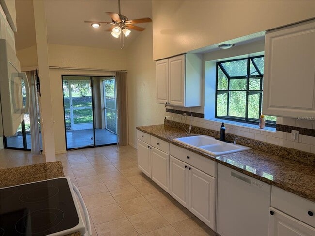 Building Photo - 1203 Saxony Cir