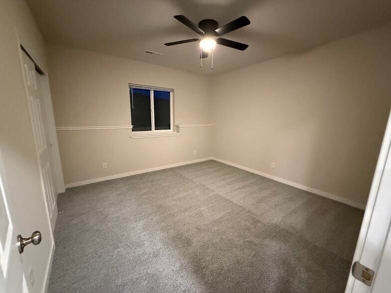 Building Photo - 5995-5995 Hanson Ct