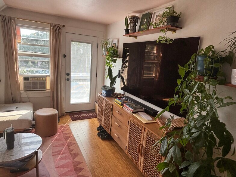 Living Room - 111 Glenwood Ave