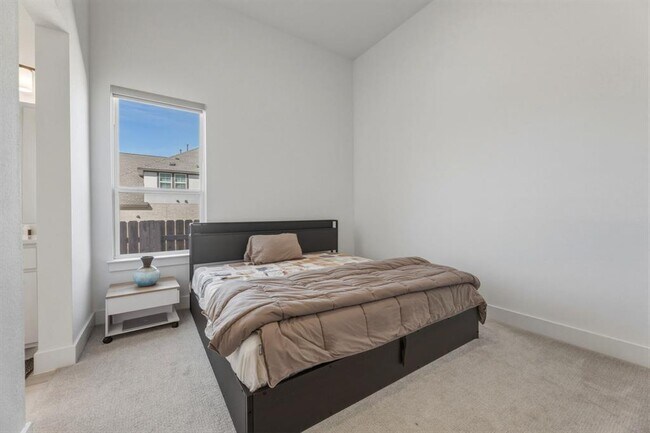 Building Photo - 2941 Delaware St