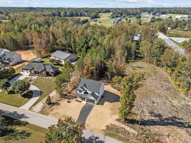 Building Photo - Stunning New Build!