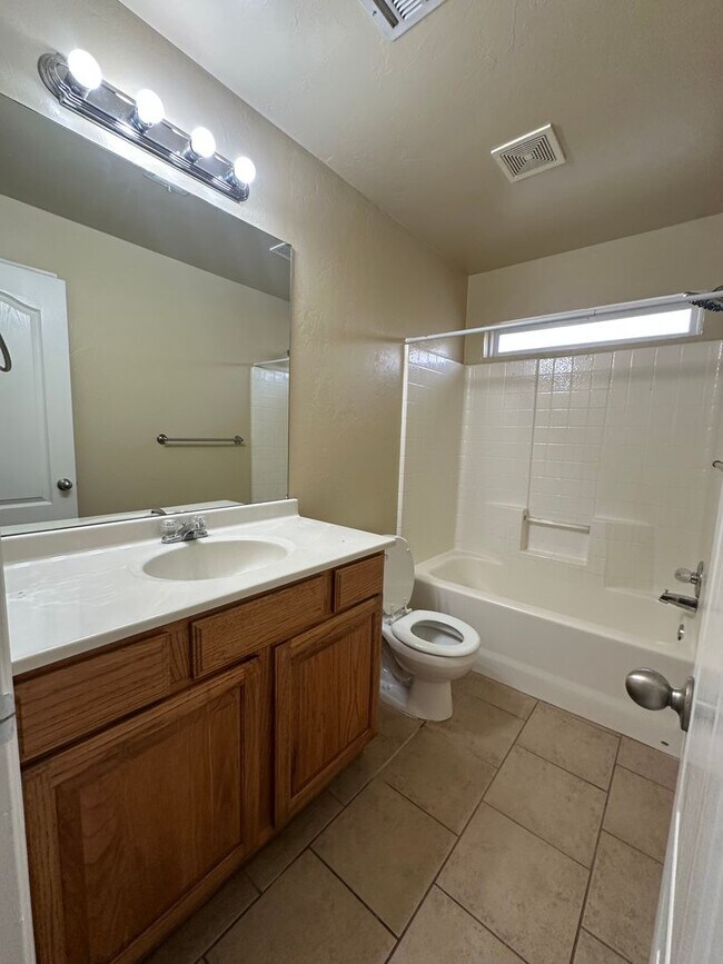 Building Photo - 4516 SE 79th St