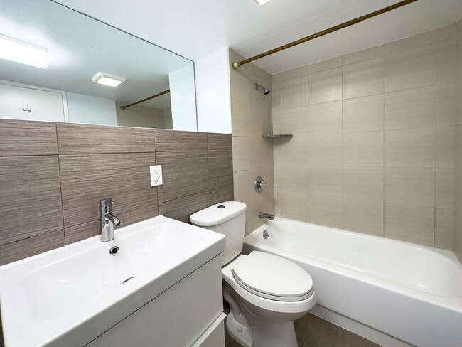 Building Photo - 344a Utah St