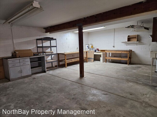 Building Photo - 3 br, 2 bath House - 19352 Deer Hill Rd