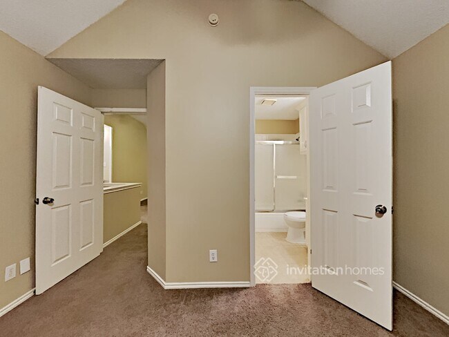 Building Photo - 720 Hollow Ridge Dr