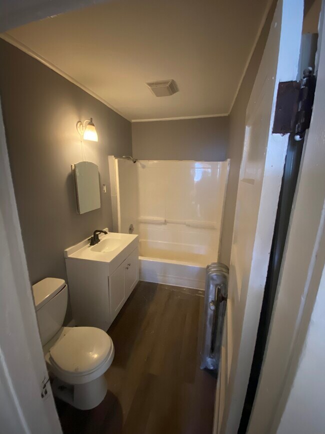 Building Photo - 120 Orange St