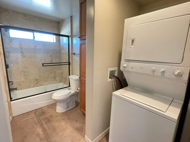 Building Photo - 12478 Hillpoint Ct