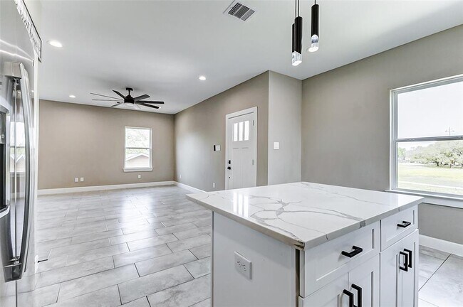 Building Photo - 5854 Southville St