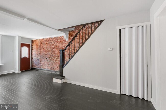Building Photo - 2341 Watkins St