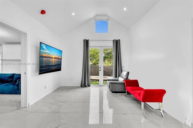 Building Photo - 394 SE 5th Ave