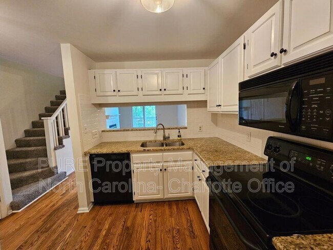 Building Photo - 333 Circle Ave