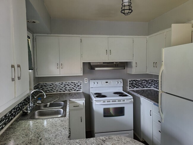 Building Photo - 2-Bedroom 1-Bathroom Duplex in Hayden Bridge