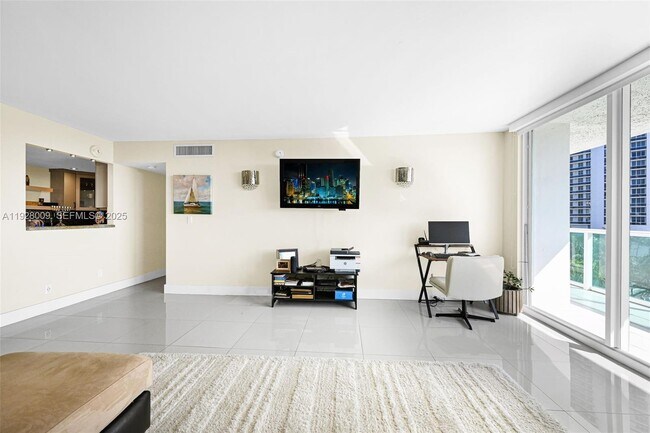 Building Photo - 100 Bayview Dr