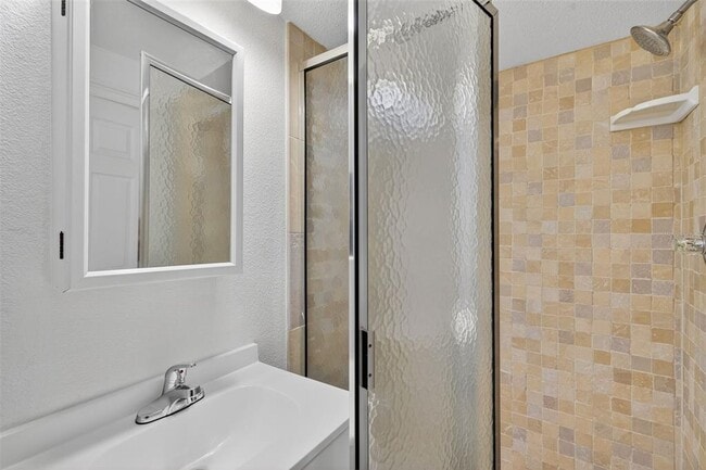 Building Photo - 516 W Davis Blvd