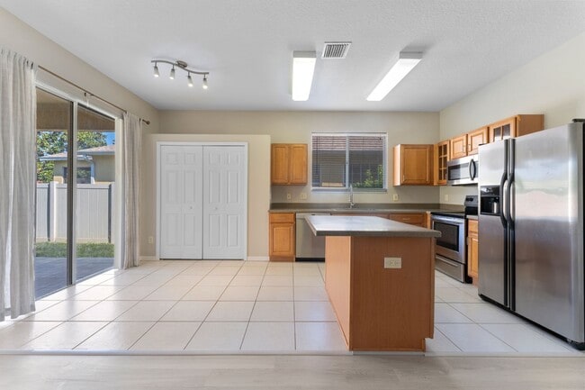 Building Photo - Absolutely stunning 3BR/2BA & 2-Car Garage home in highly sought-after Ballantrae community