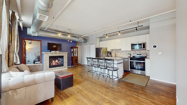 Building Photo - 420 S Clinton St