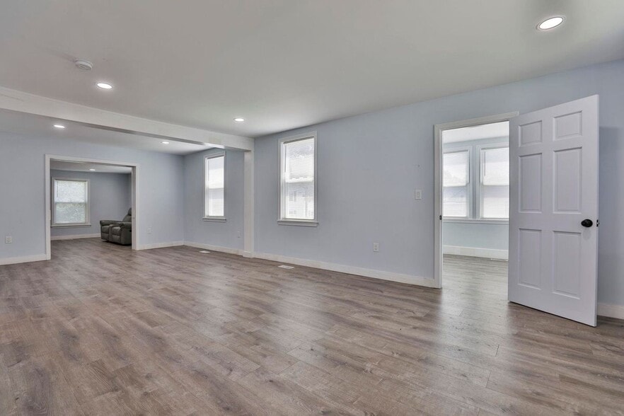 Building Photo - 151 Tolles St
