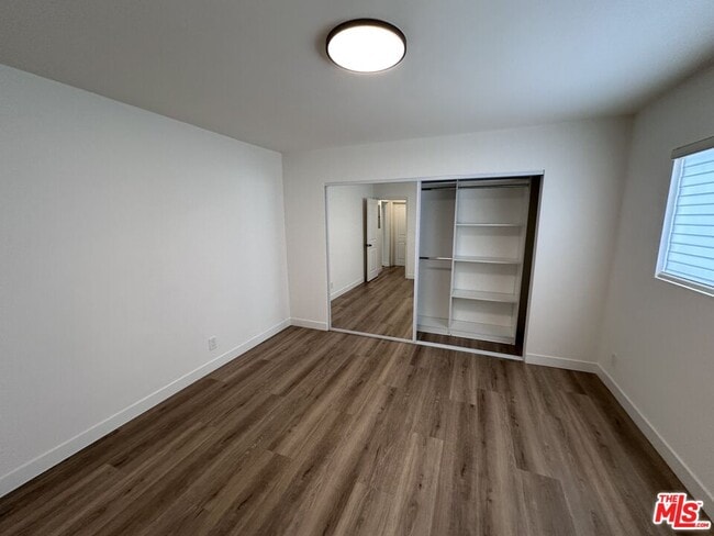 Building Photo - 314 S Clark Dr