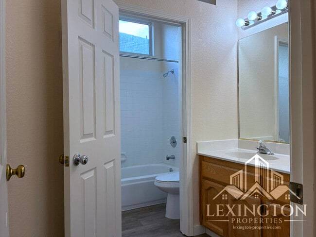 Building Photo - Beautifully updated, 3BD/2BA+office, Home in Rocklin – off Stanford Ranch Rd. near Willard Park