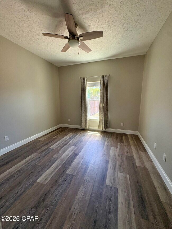 Building Photo - 801 W 17th St