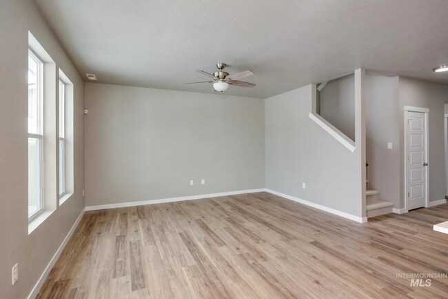 Building Photo - 336 S Calf Crk Ave