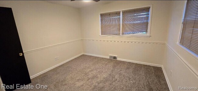 Building Photo - 18433 Fox