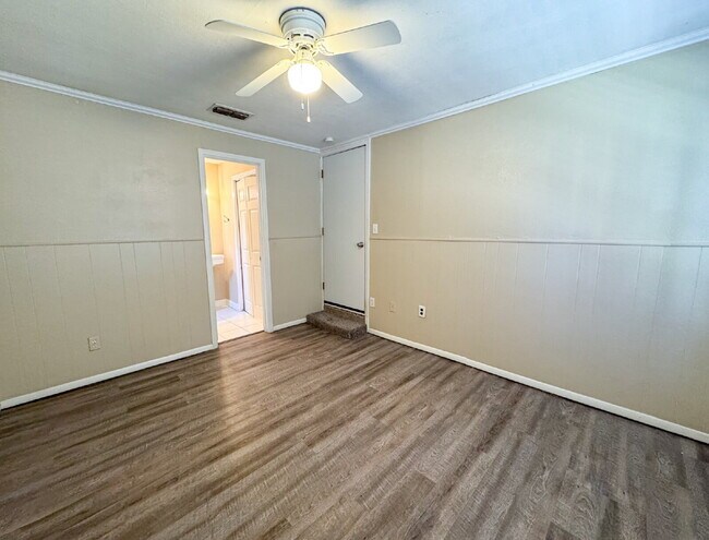 Building Photo - 3 bed, 2 bath in Tech Terrace with Flexibl...