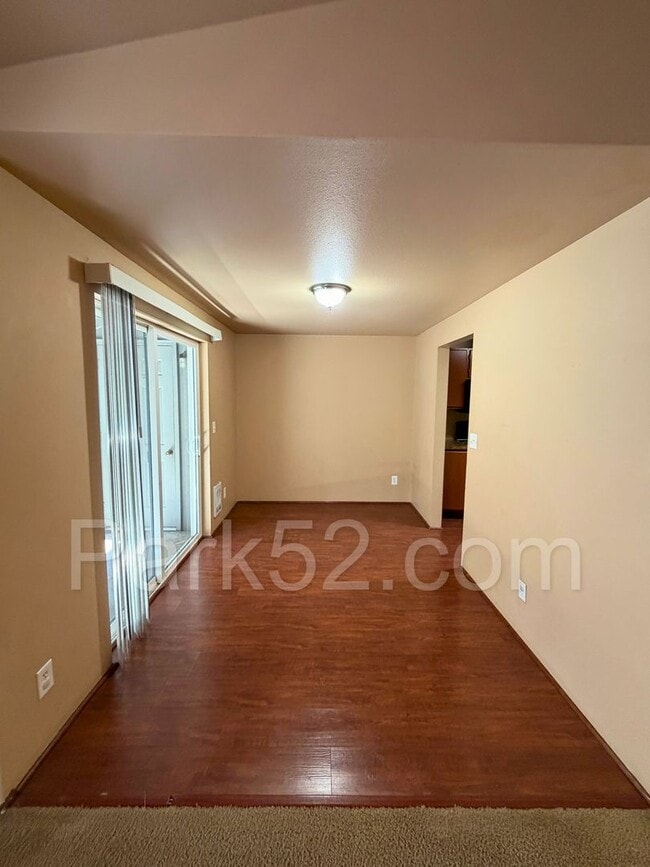 Building Photo - 1st Full Month Free! Puyallup Area 2 Bedroom 2nd Floor Apartment