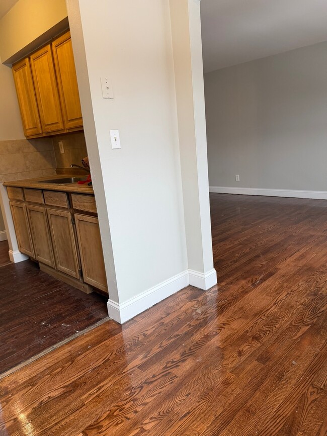 Building Photo - 14 Amsterdam Pl