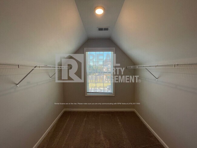 Building Photo - 109 Hidesta Ct