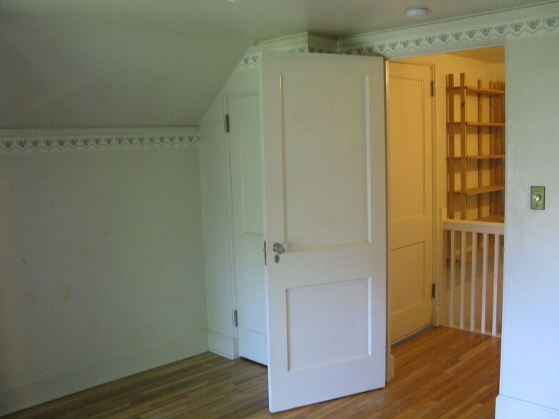 3rd Fl office or bedroom - 2417 E 3rd St
