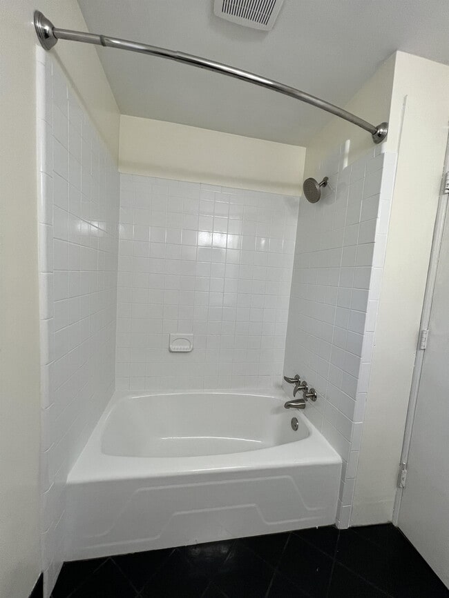 Building Photo - 3327 Emory Dr