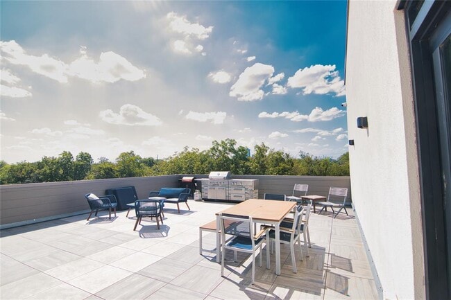 Building Photo - 2213 Poquito St