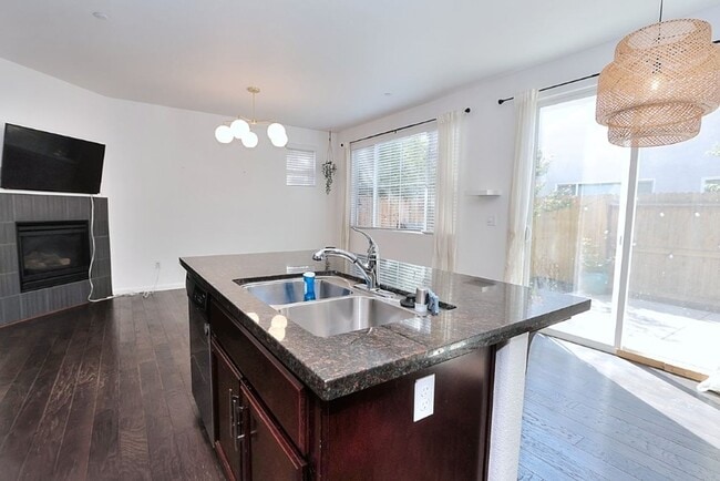 Building Photo - High Demand Park Place Home for Rent!