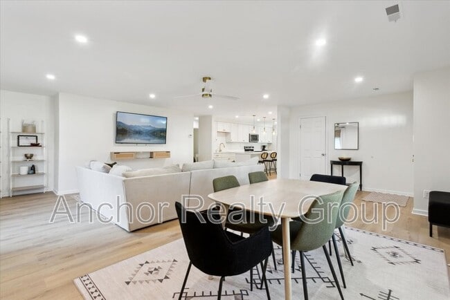 Building Photo - 630 Orangewood Dr