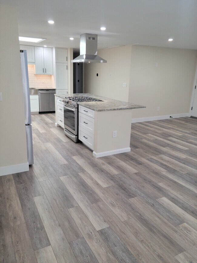 Building Photo - 8471 Circle Dr