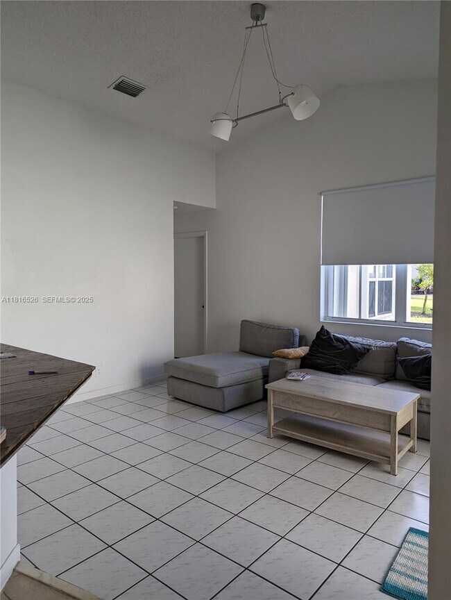 Building Photo - 876 Sand Creek Cir