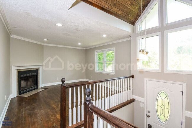 Building Photo - Beautiful 3-Bed 2.5-Bath + Bonus Room Home - Minutes from Downtown Chattanooga!