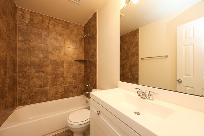 Building Photo - 4155 Falvel Cove Dr