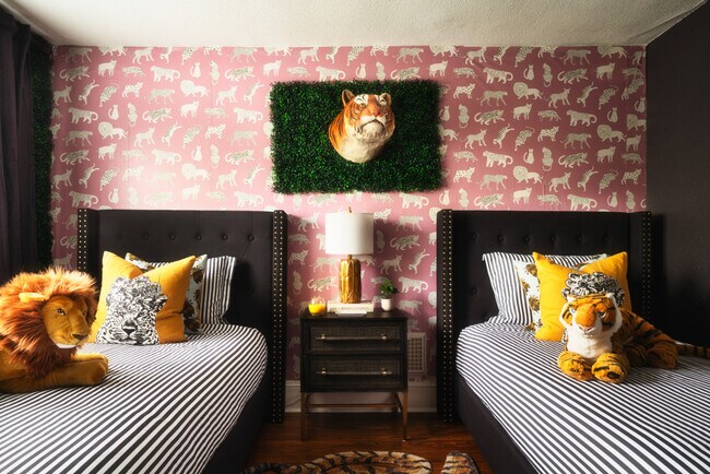 Building Photo - 715 Grandin Rd