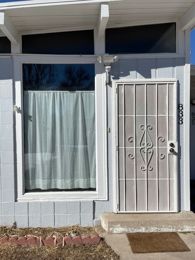 Building Photo - Updated 3 Bed, 1 Bath Upper Unit in Greeley!